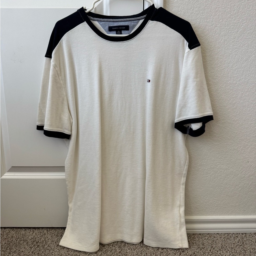 Tommy Hilfiger Men's Cream and Black Short Sleeve Tee
